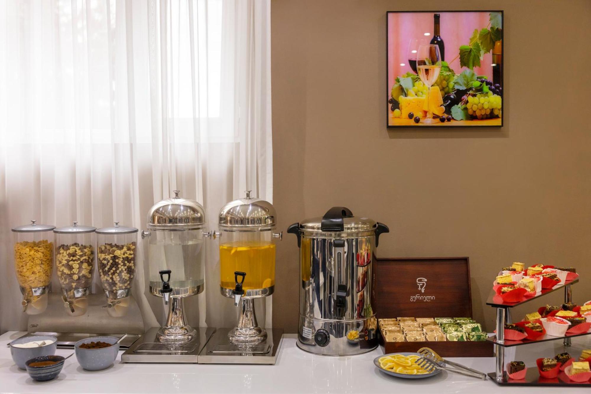 Hotel Grand Palace Тбилиси Экстерьер фото